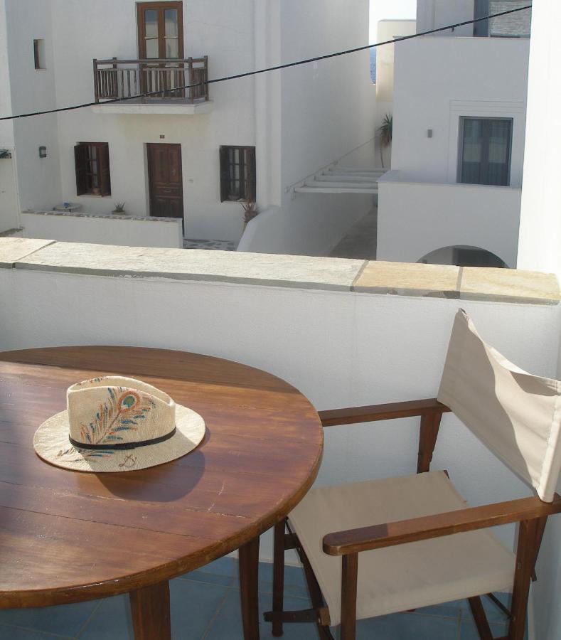 Inaxos studios, viewing Apollo temple. Naxos City Exterior foto