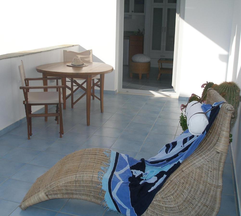 Inaxos studios, viewing Apollo temple. Naxos City Exterior foto
