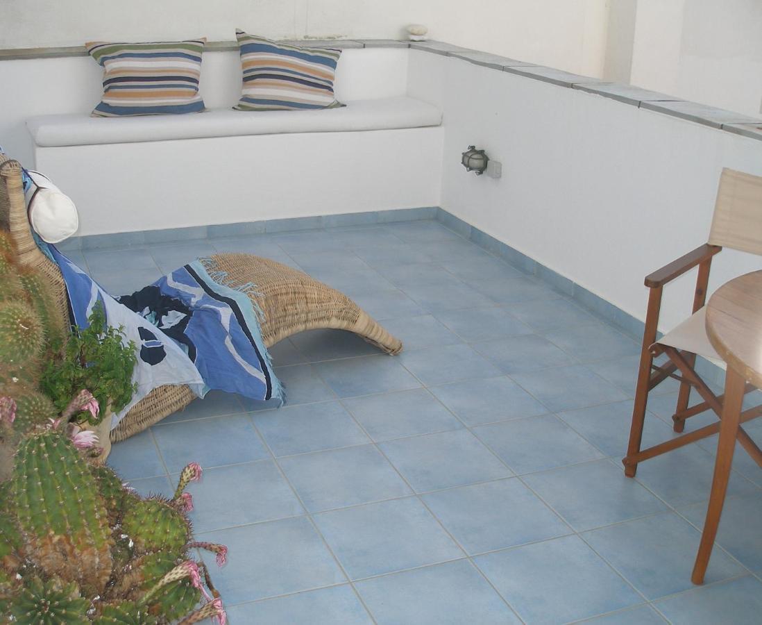 Inaxos studios, viewing Apollo temple. Naxos City Exterior foto
